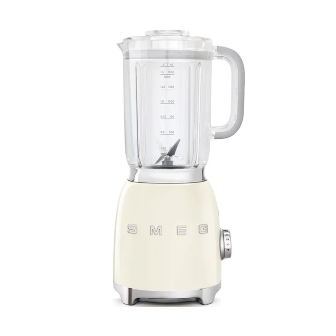 LIQUIDIFICADOR CREME 220V - SMEG | Liquidificador potente com design retrô elegante.
